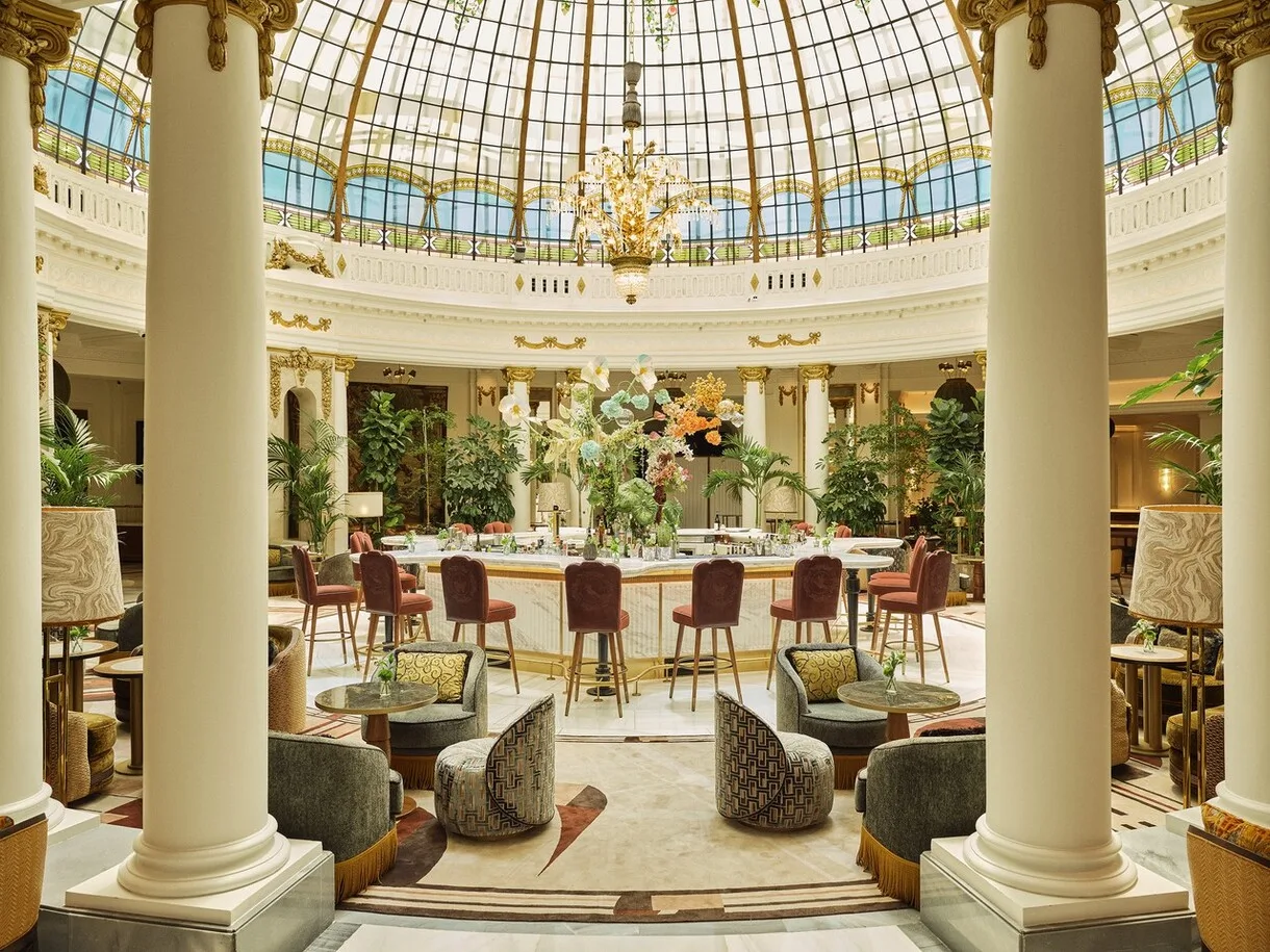 La Cúpula restaurant bar at The Palace Madrid, representative of the dining and food-and-beverage credits inside paid hotel memberships.
